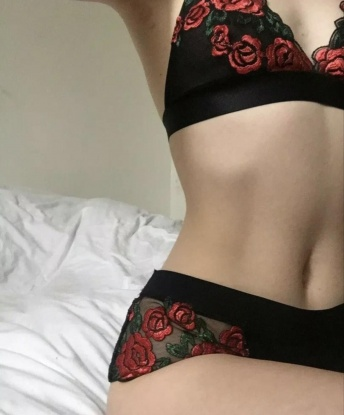 💋 Мои услуги включают классический и расслабляющий массаж, эротический массаж и многое другое 😍 Мои отзывы от клиентов говорят о моей профессиональности и умении доставлять удовольствие 😊 Заводные фото в моем профиле позволят тебе представить, насколько я привлекательна 😉 Если ты ищешь индивидуалку, которая создаст особую атмосферу и удовлетворит твои желания, то я именно та, кто тебе нужен! 💕 Не упусти возможность окунуться в мир наслаждения и приятных эмоций, забронируй встречу со мной прямо сейчас! 💃 Кира